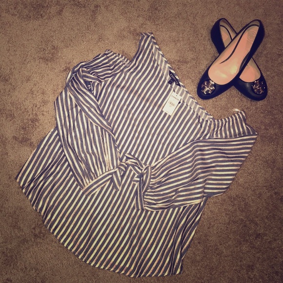 Express Tops - Express Off The Shoulder Top Size S